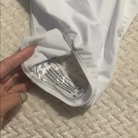 Monokini - Picture 4 of 5